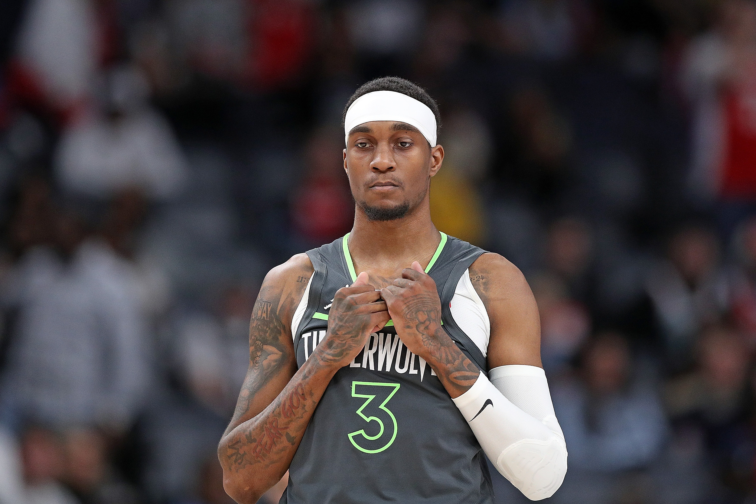 华体会平台-麦丹谈限制SGA：尽量不介入他的投篮，他很会用手臂缠绕我的手臂