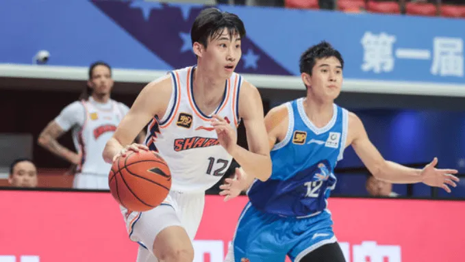 华体会-CBA官方更新上海注册名单：王哲林D类合同续约，戴昊赴宁波